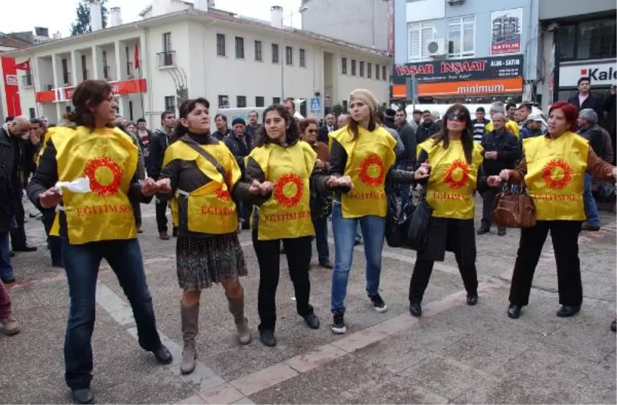 Ege\'de Kamu Çalışanları Sokağa Döküldü