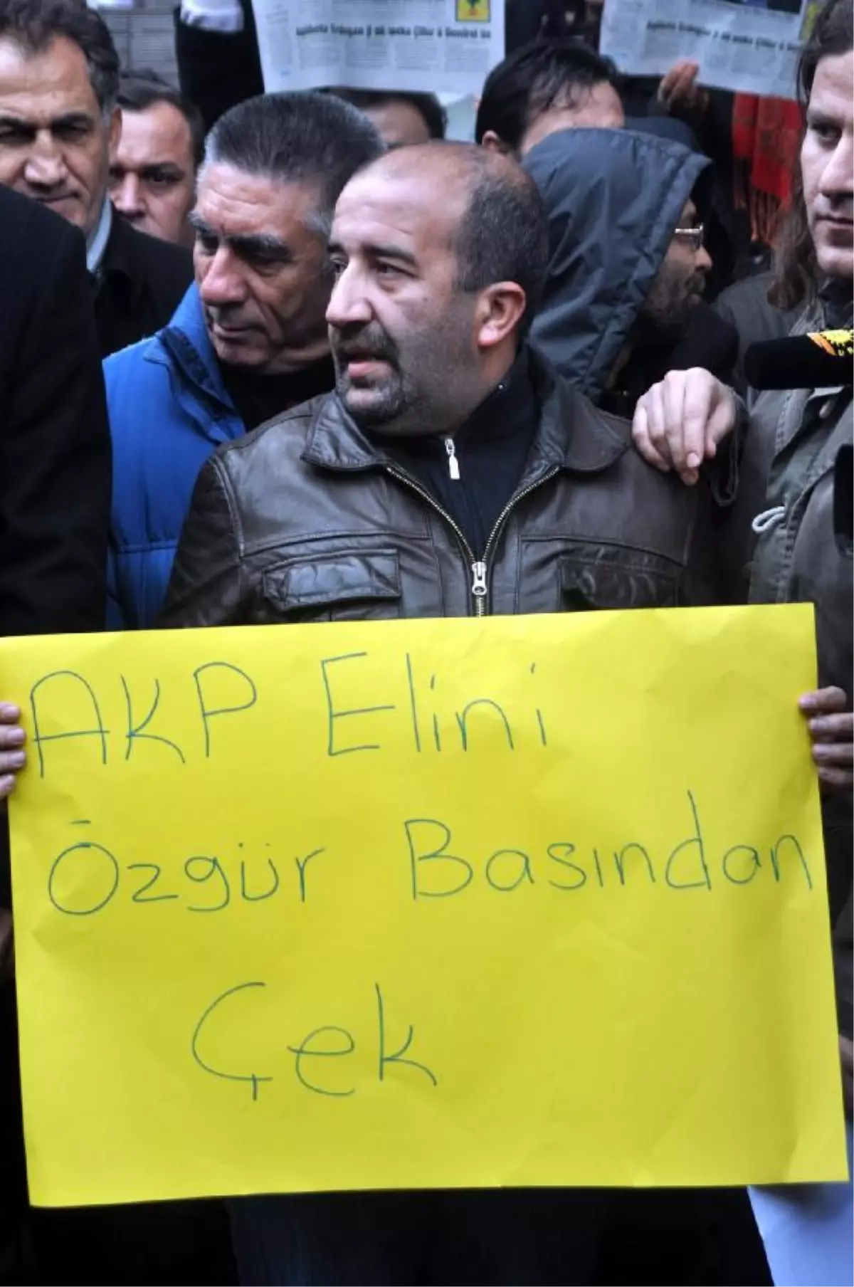 Gazetecilerin Gözaltına Alınması, Diyarbakır\'da Protesto Edildi