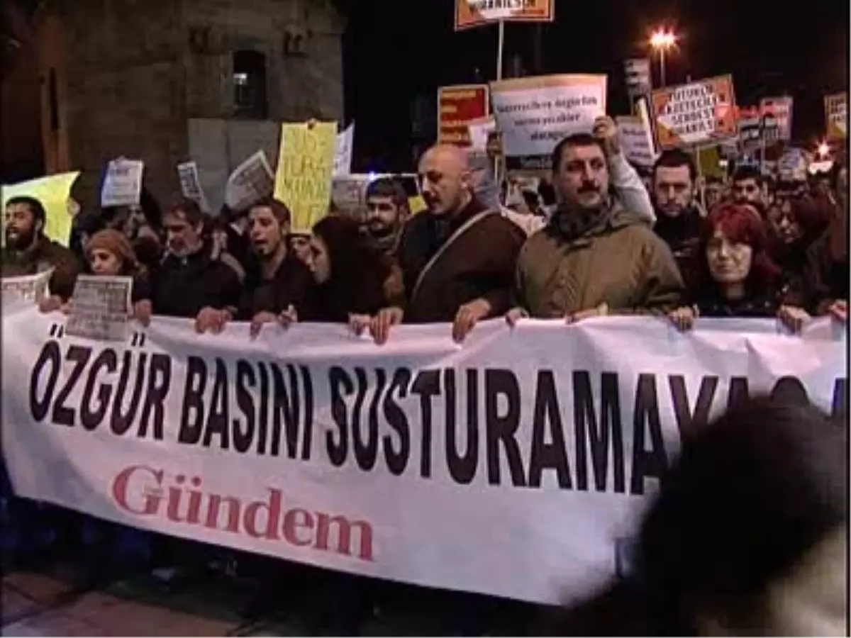 Gazetecilerin Gözaltına Alınması Taksim\'de Protesto Edildi