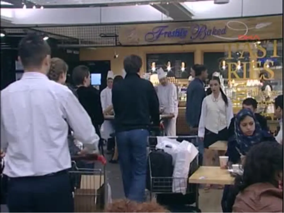 Havalimanı Karnaval Alanı Oldu