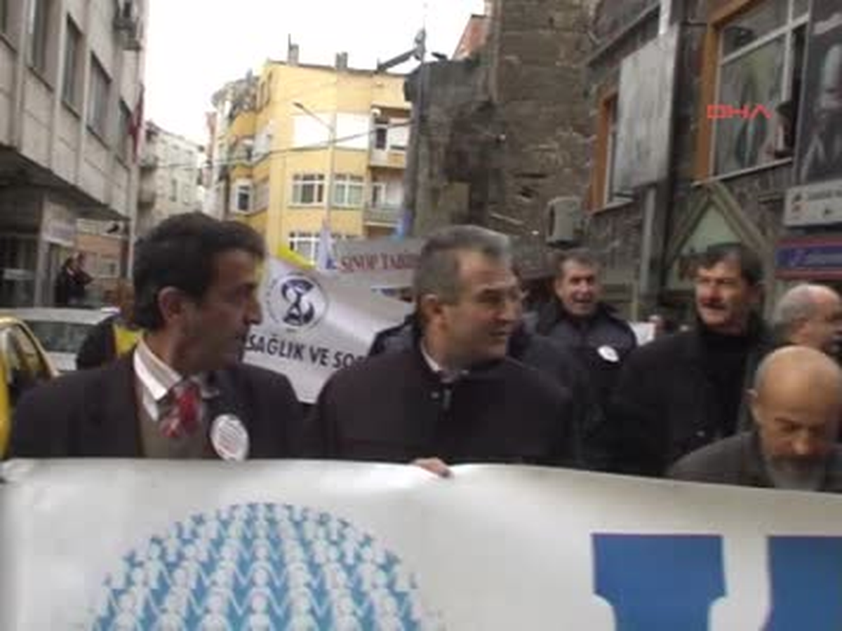Memurlar Sokaklarda