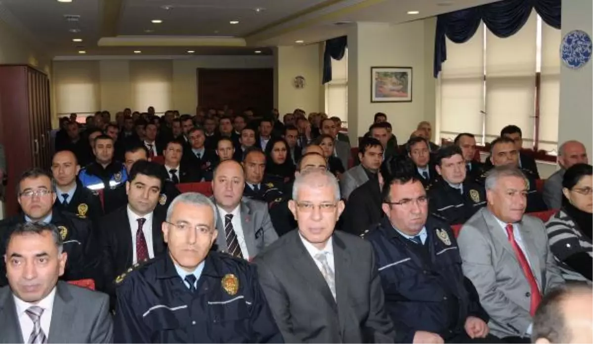 Polis Evinde Adli Kolluk Semineri