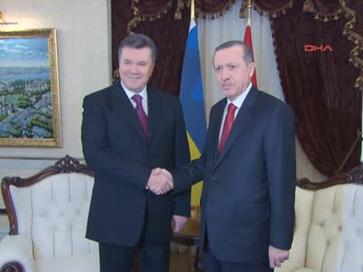 Başbakan Erdoğan, Yanukoviç'i Resmi Törenle Karşıladı