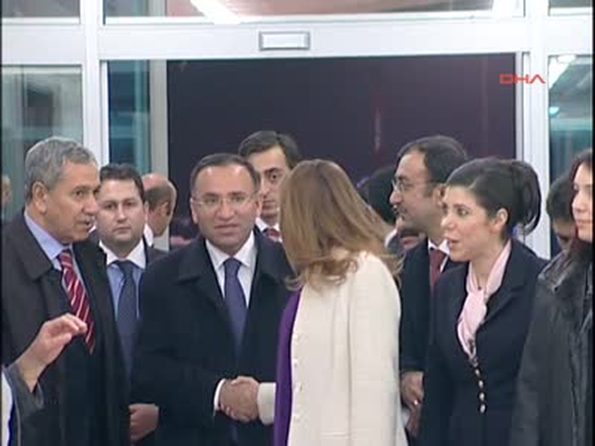 Arınç: 'Fransa'nın Büyük Bir Ayıbı Olmuştur'