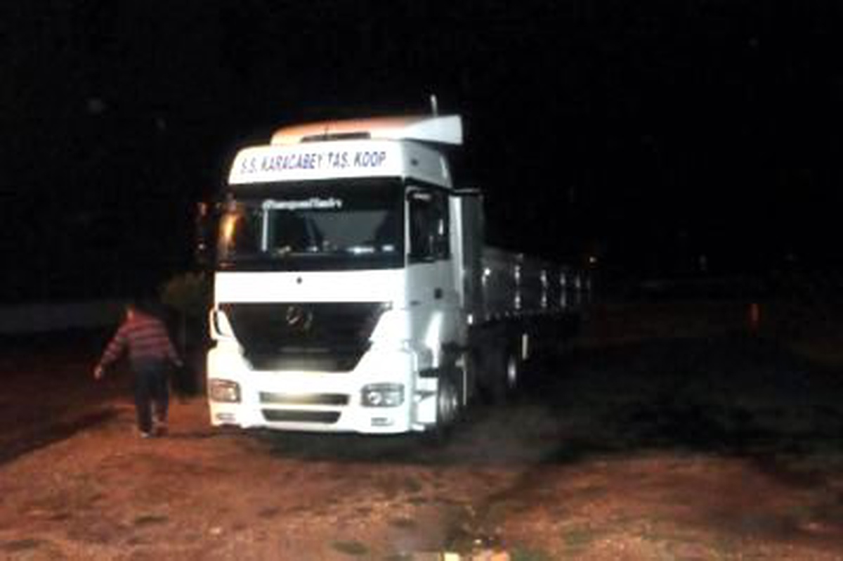 Dorsesi Kayan Tır Otomobile Çarptı: 1 Ölü, 3 Yaralı