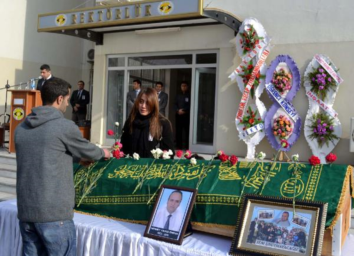 Katliam Gibi Kazada Ölen Öğretim Görevlisine Hüzünlü Veda
