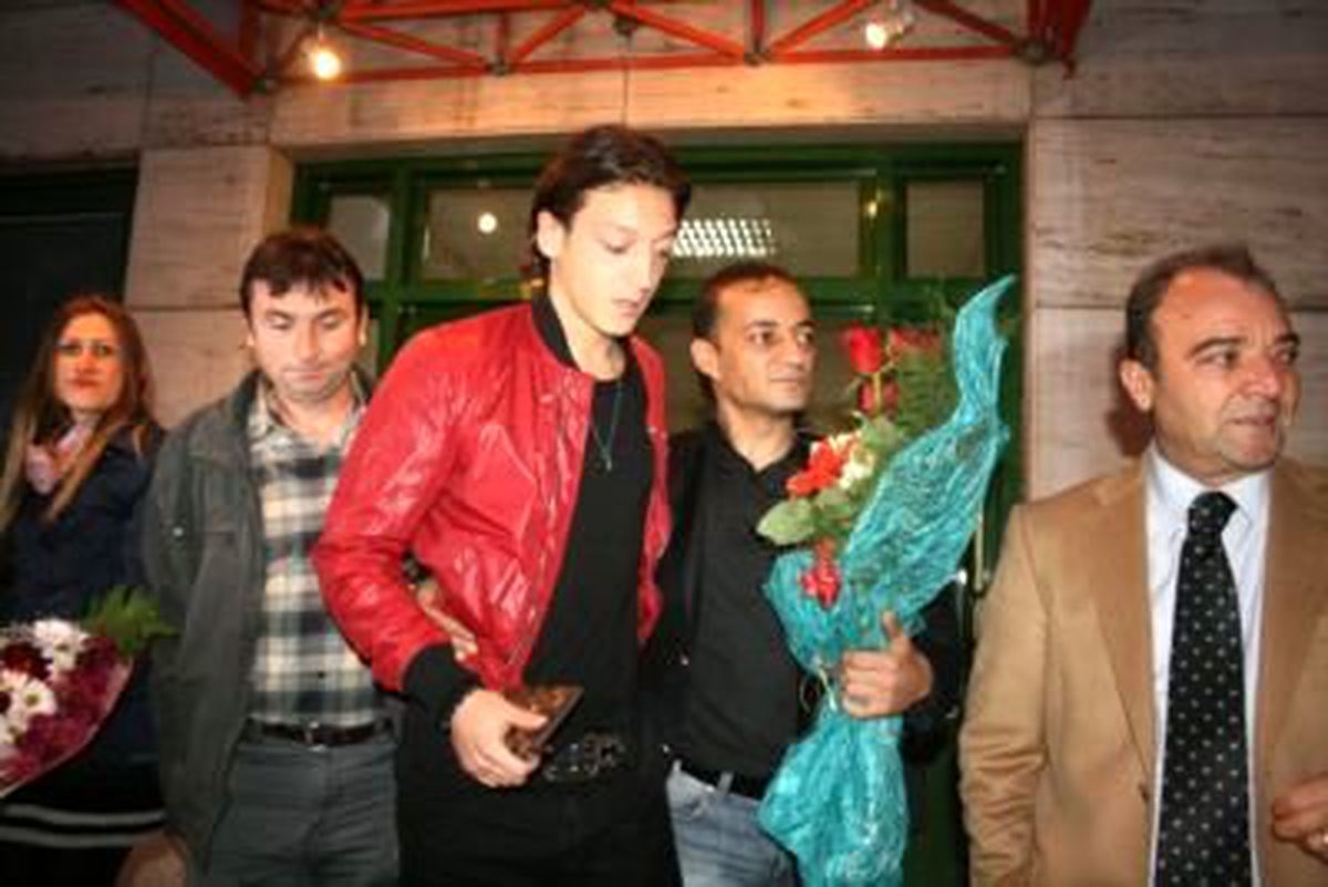 Mesut Özil Baba Ocağında