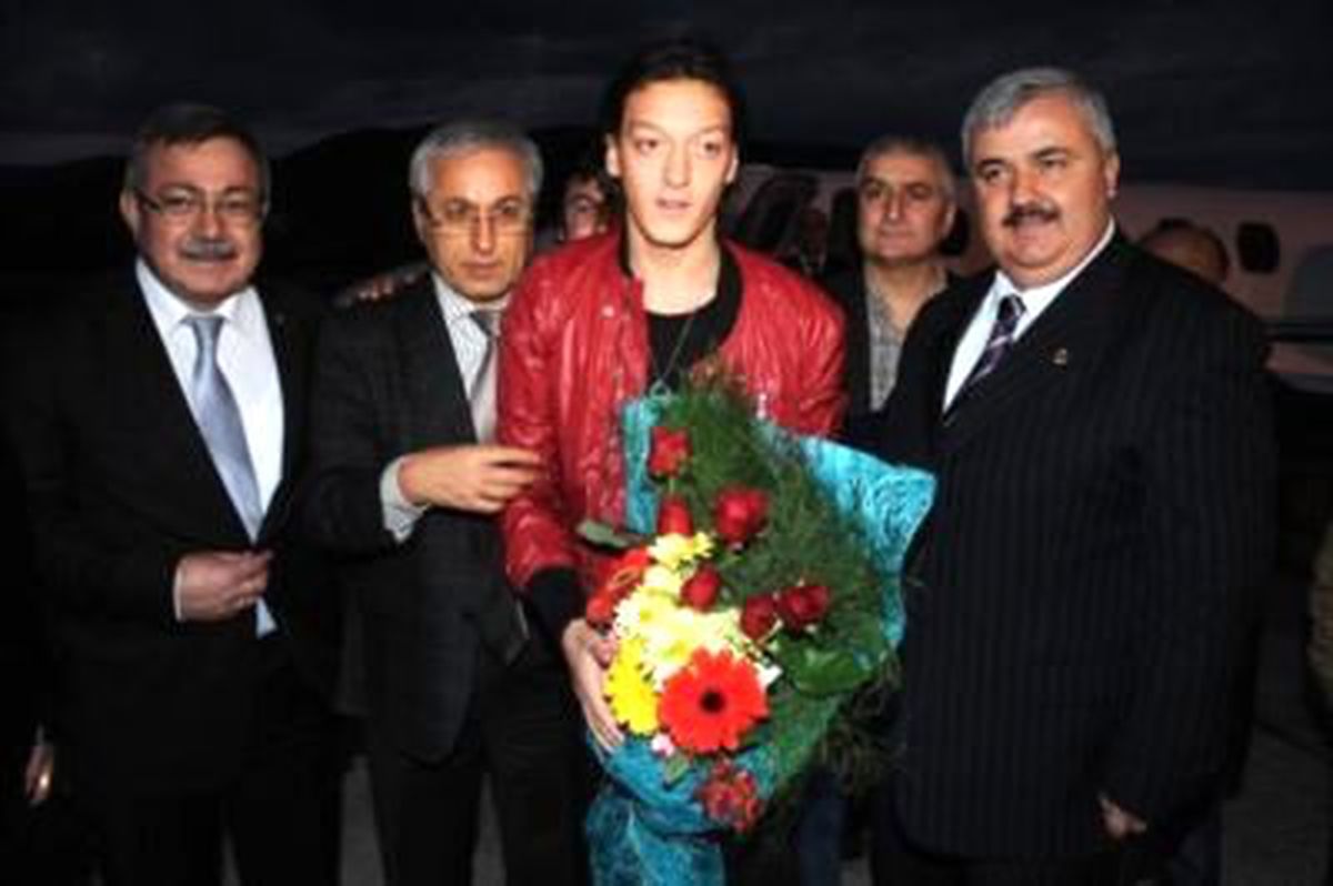 Mesut Özil Baba Ocağında Ek Yeniden