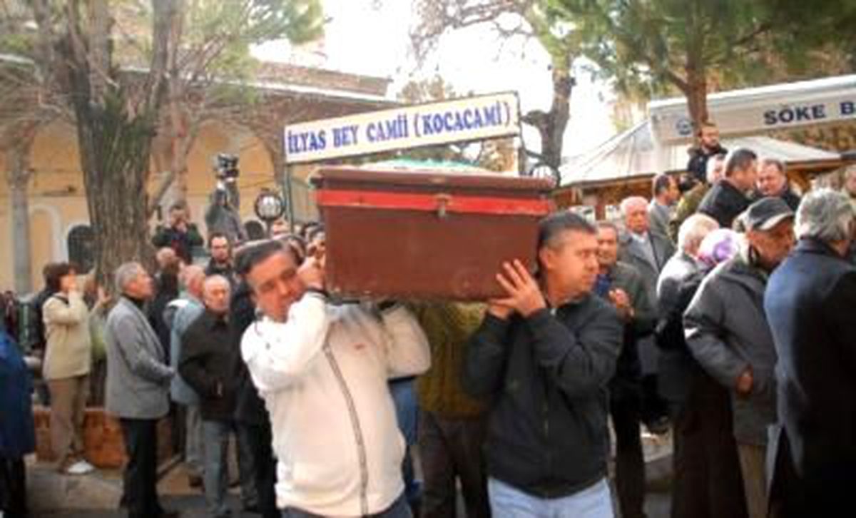 Oyuncu Mesut Kundak, Söke'de Toprağa Verildi