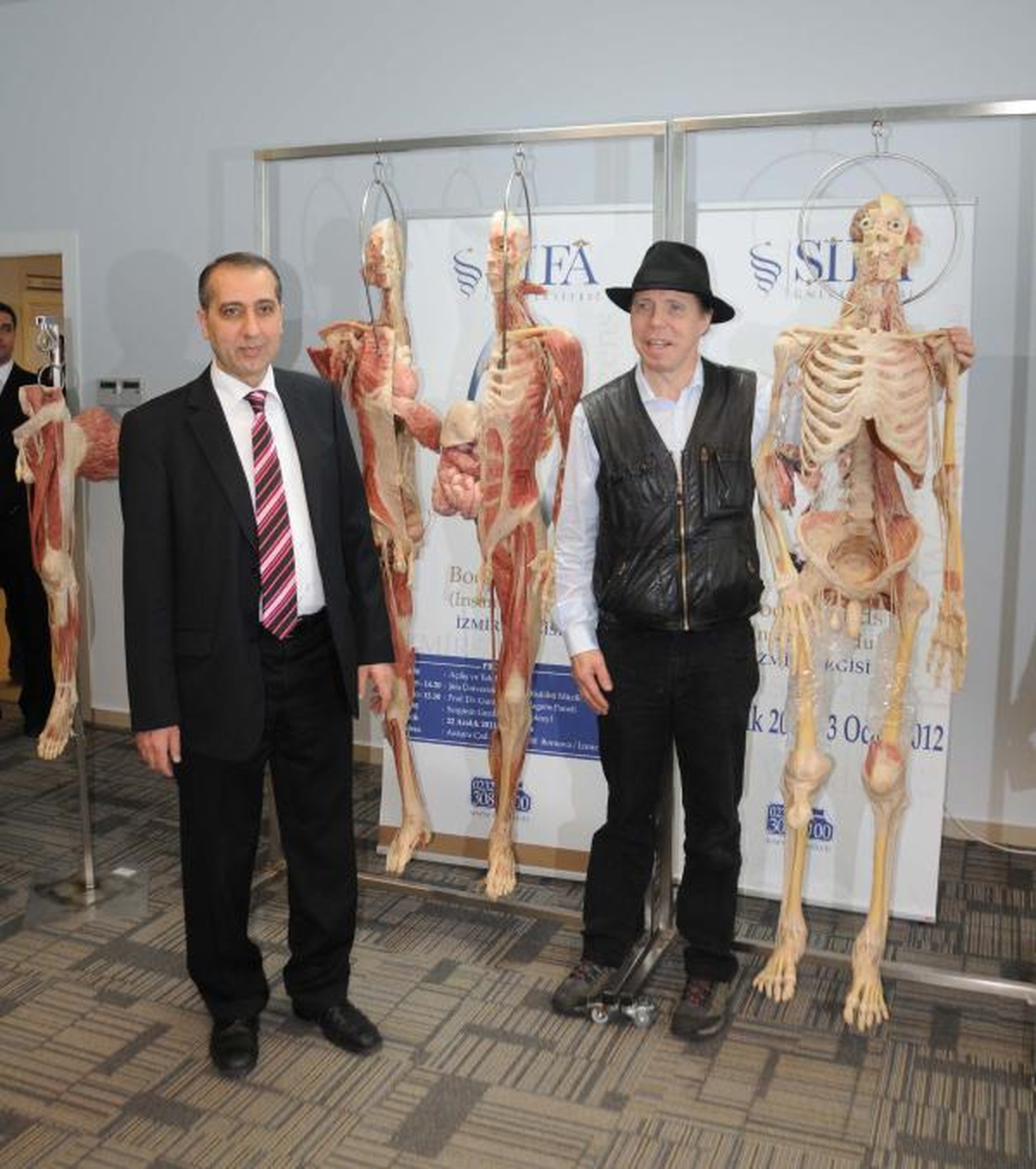Üniversitede Plastinasyon Kadavra Tanıtımı