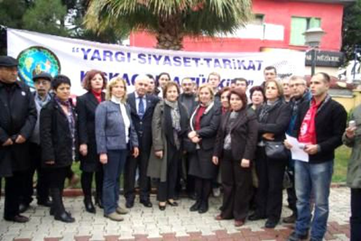 Çölaşan: 88 Yılı Bozuk Para Gibi Harcadık