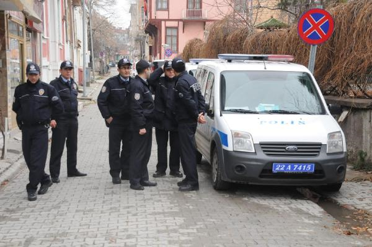 Edirne'de Fransız Fahri Konsolosluğu Önünde Protesto