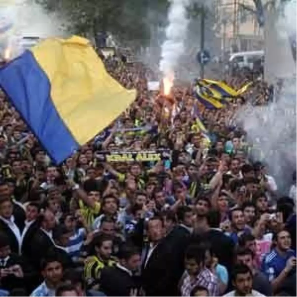 Fenerbahçe\'de Taraftar Mitingine Destek