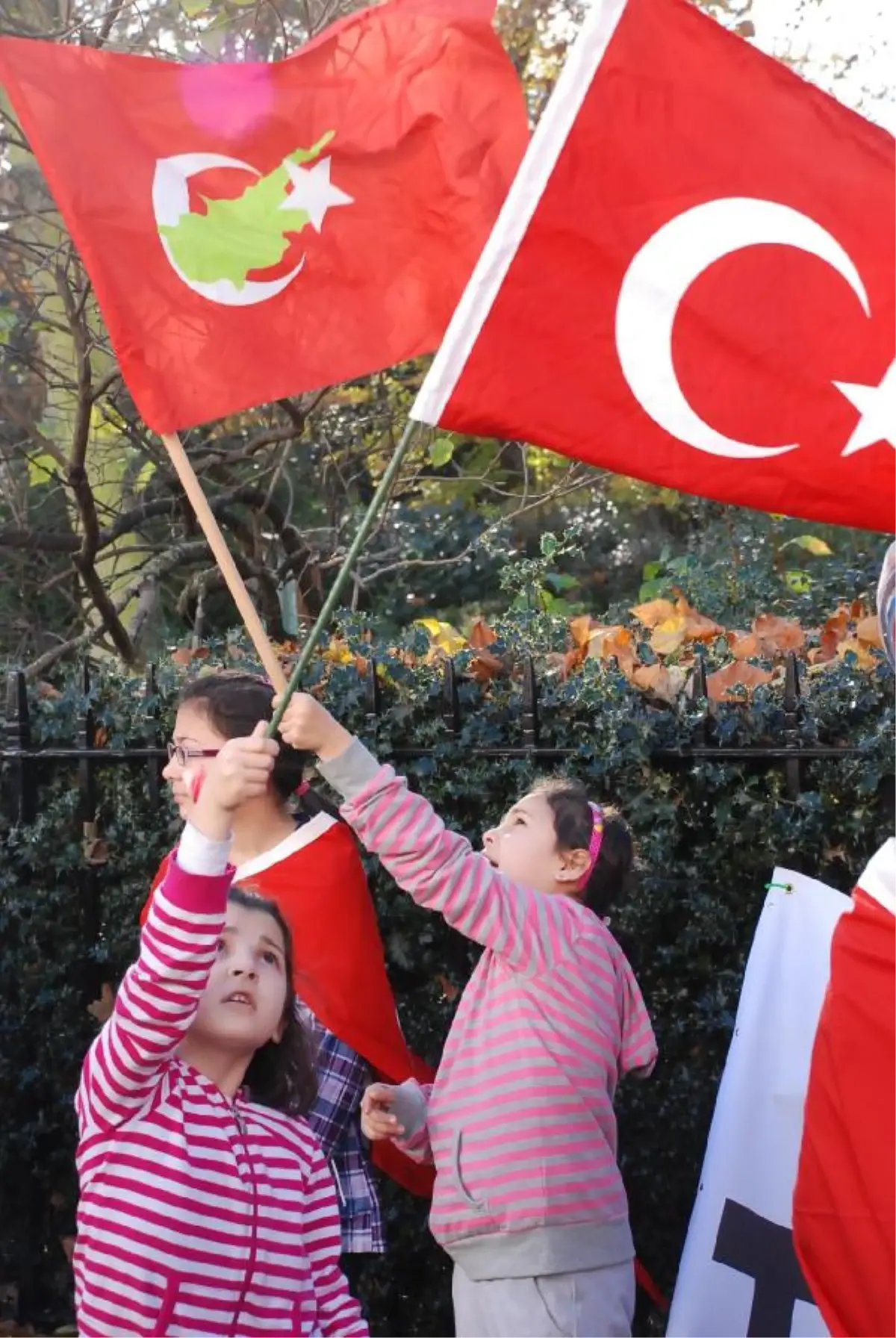 İngiltere\'de "Kanlı Noel" Protestosu