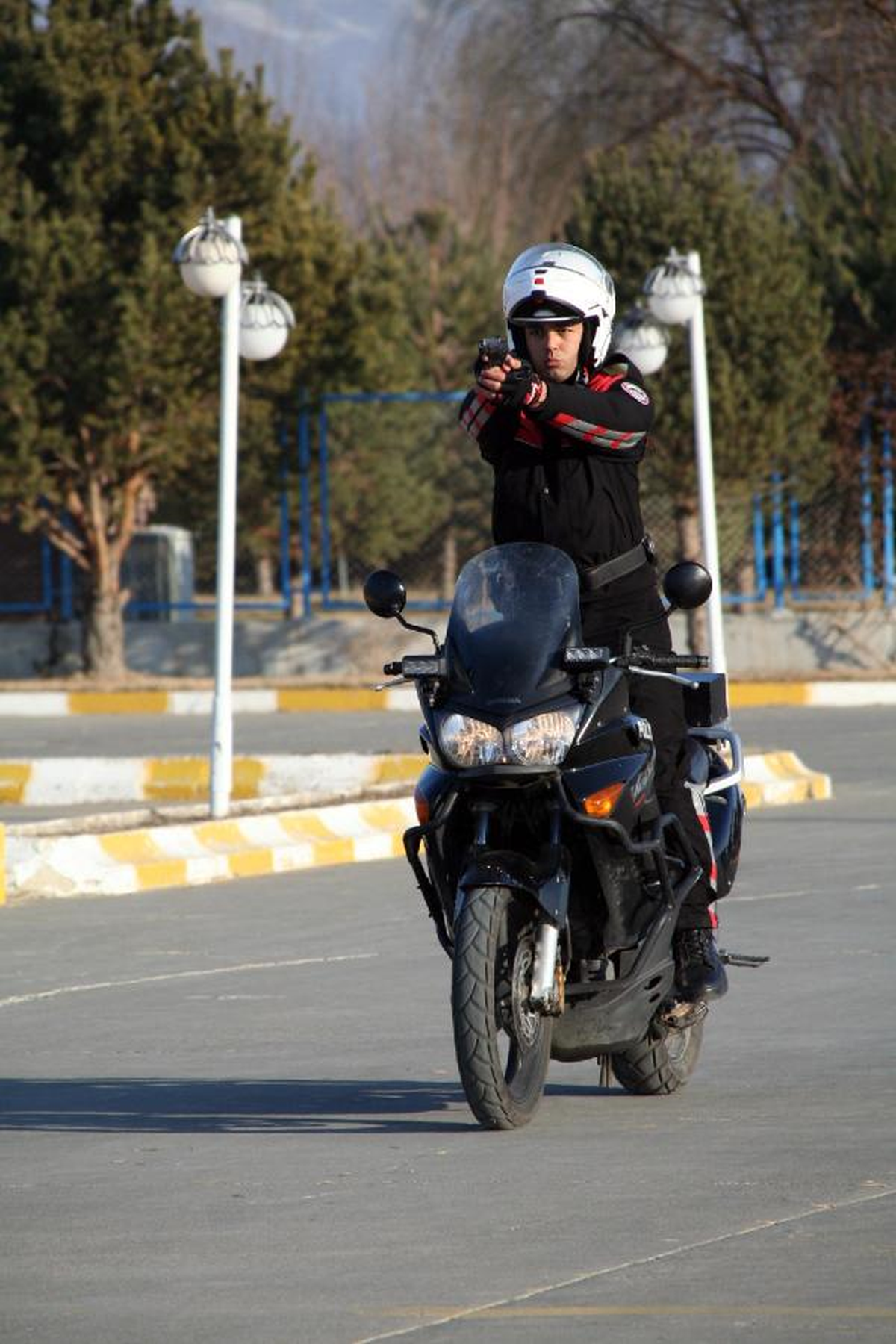 Kask Takıp Motosiklet Kullanan Emniyet Müdürü Şaşırttı