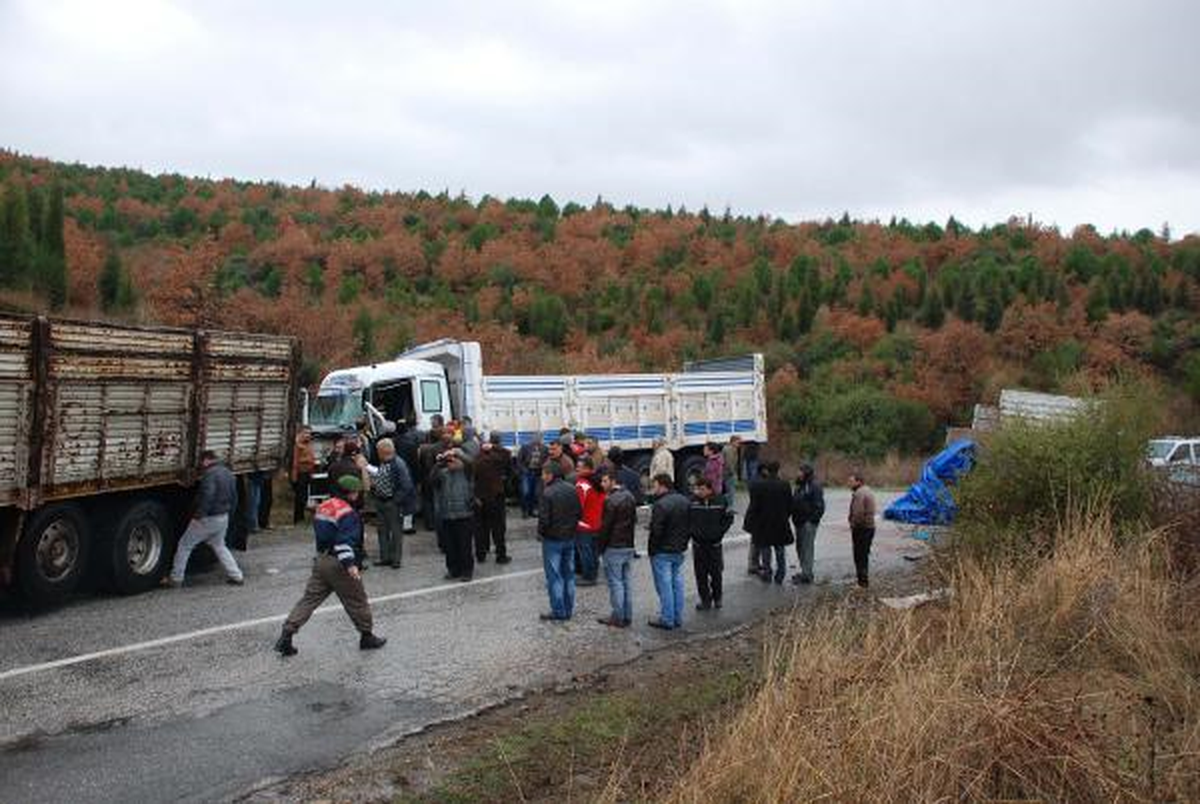 Kazada, Direksiyonda Sıkışan Sürücü 2 Saatte Kurtarıldı