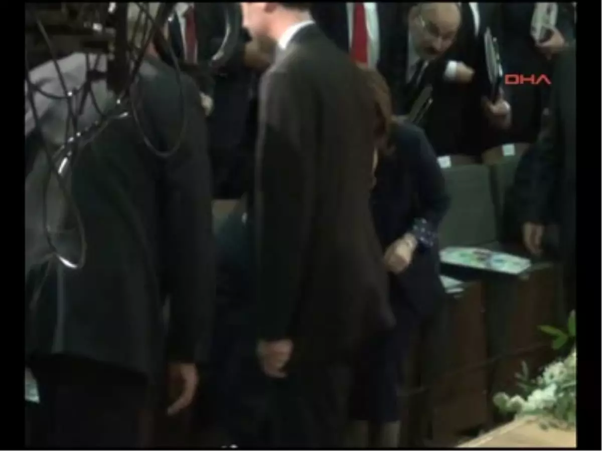 Berna Laçin İle Bakan Arasında Tartışma