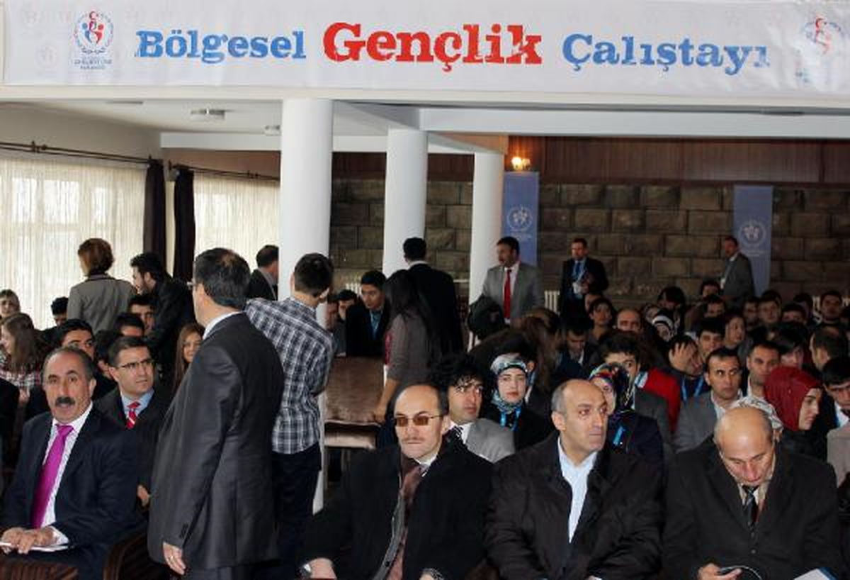 Bölgesel Gençlik Çalıştayı Erzurum'da Başladı