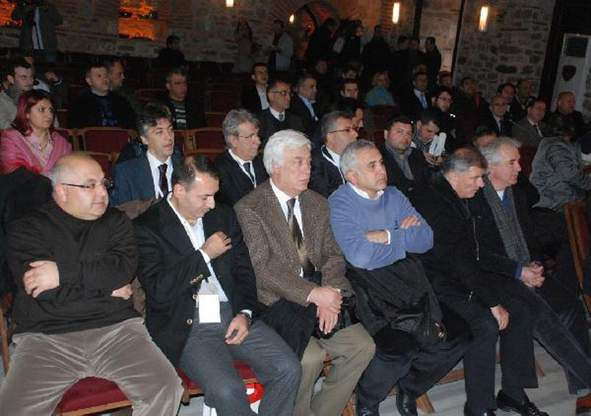 Futbolun Ekonomisi ve Sosyolojisi Masaya Yatırıldı