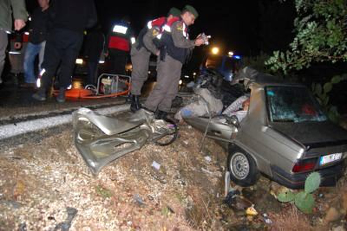 Kozan'da Trafik Kazası: 2 Ölü, 4 Yaralı