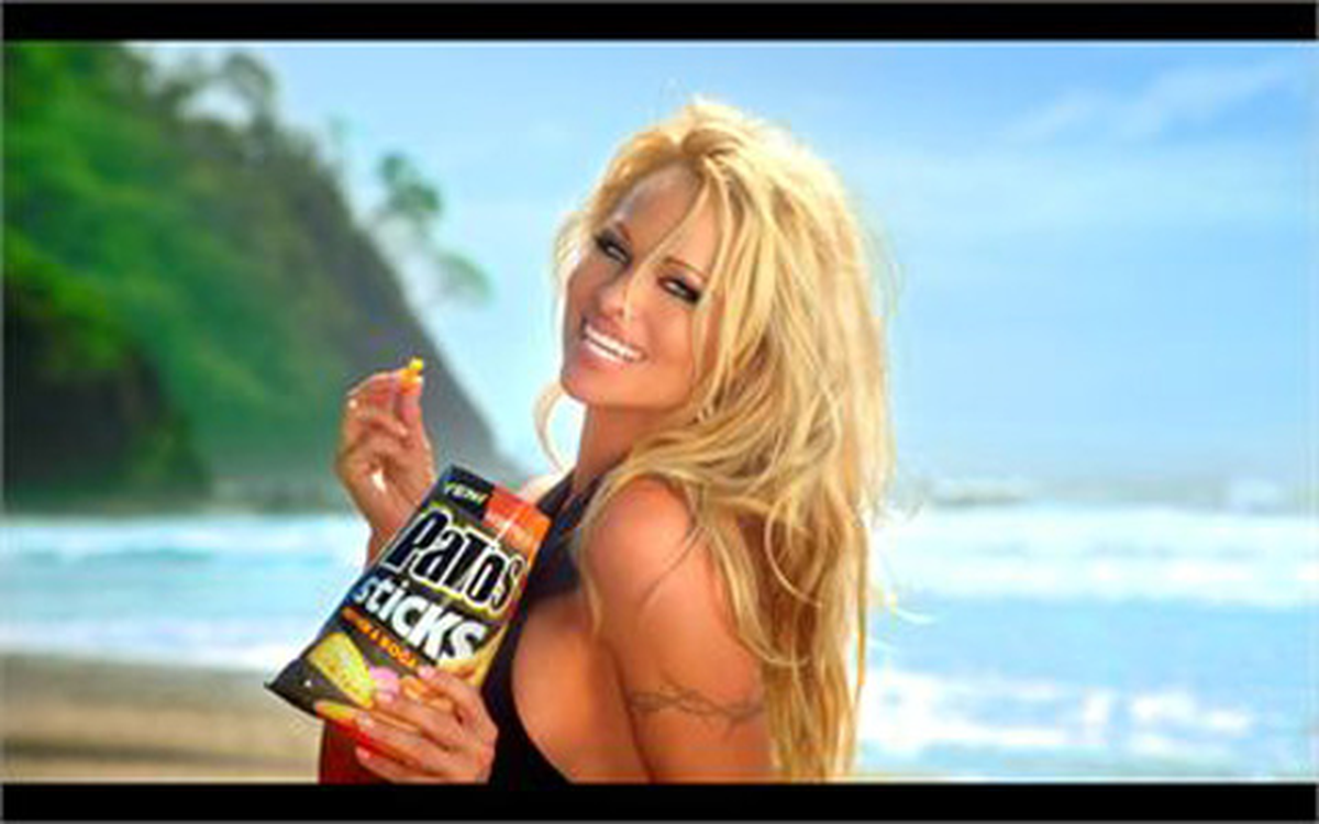 Patos'un Yeni Yüzü Pamela Anderson
