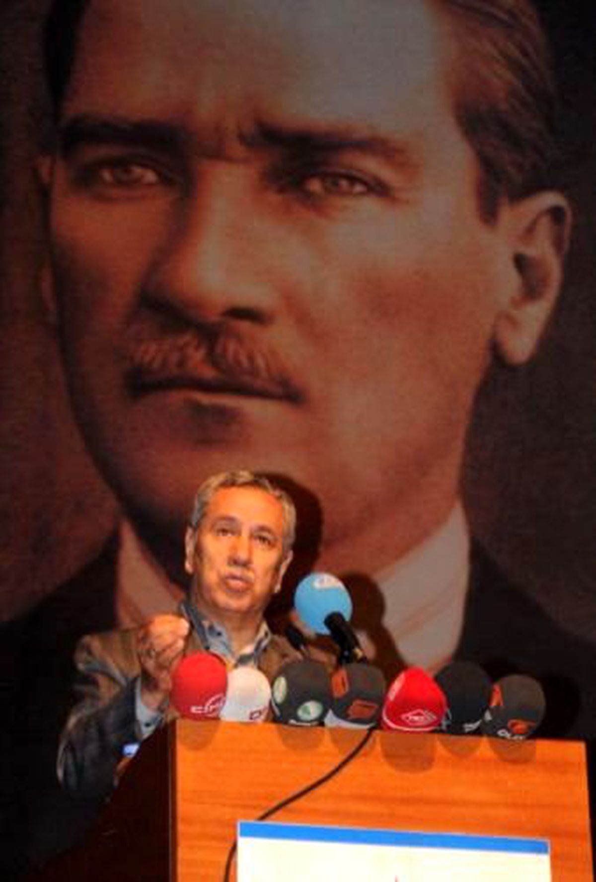 Arınç: MHP Lideri Bahçeli'nin Sözlerini Eleştirdi