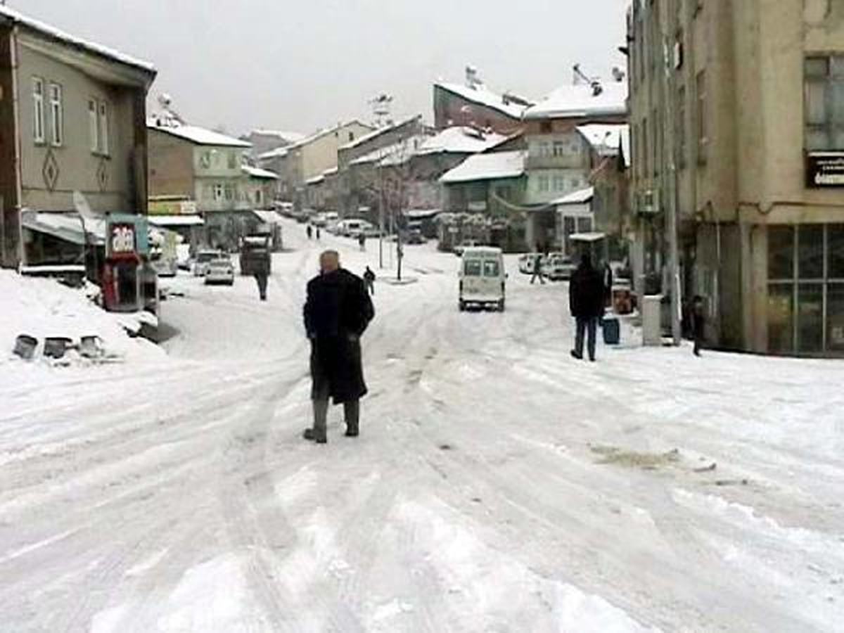 Çelikhan\'da Kar Yolları Kapattı