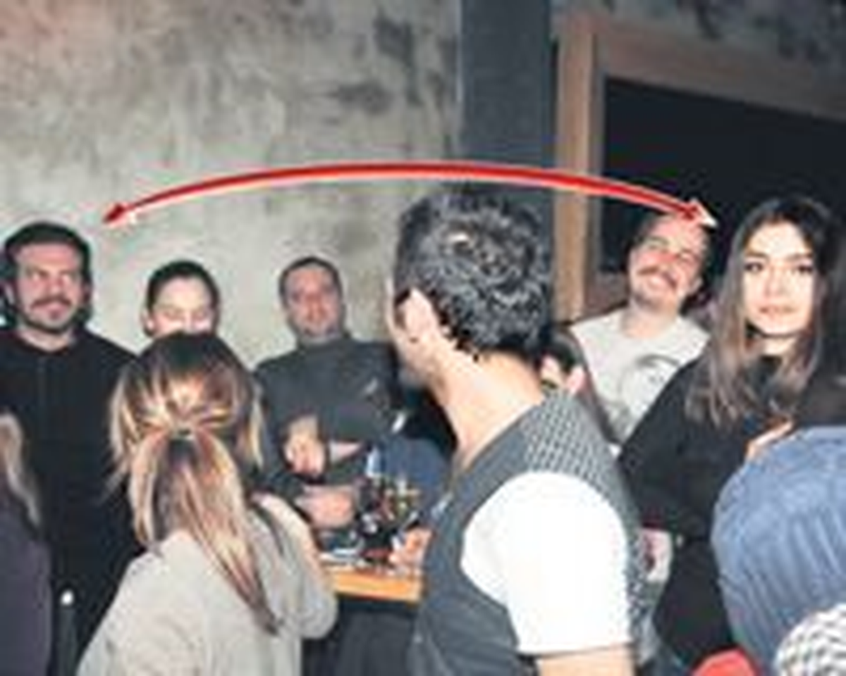 Eski Sevgilisi ile Karısı Aynı Masada