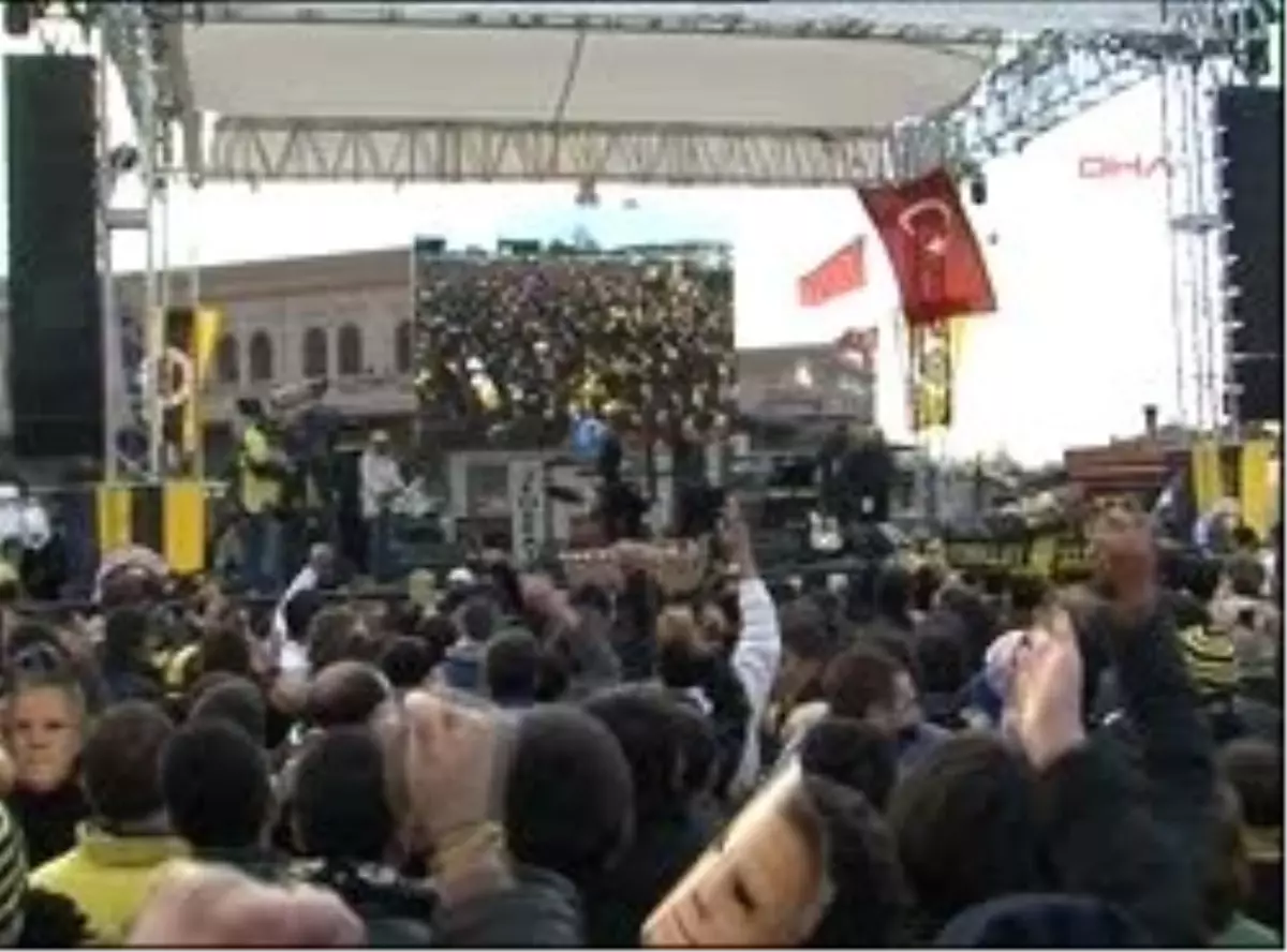 Fenerbahçeliler Kadıköy\'de Miting Yaptı