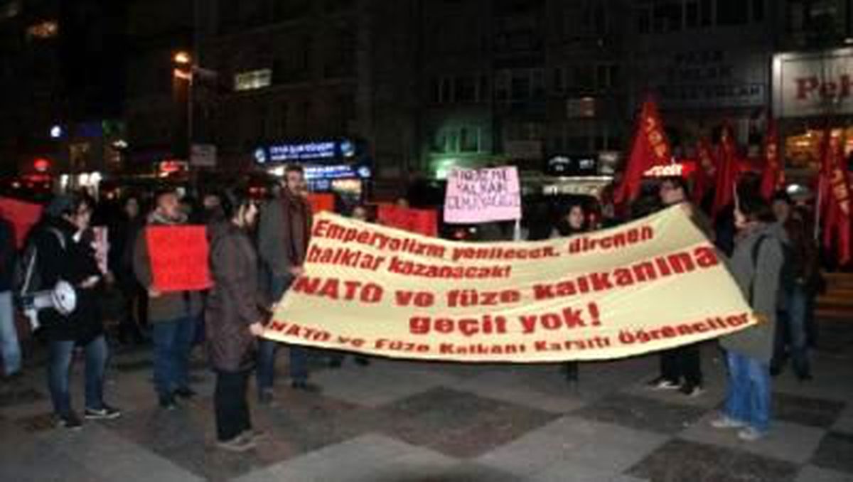 Füze Kalkanını Protesto İçin AK Parti'ye Yürüdüler