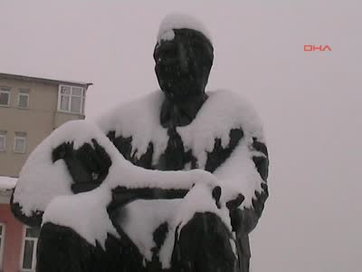 Kars'ta Yine Heykel Krizi