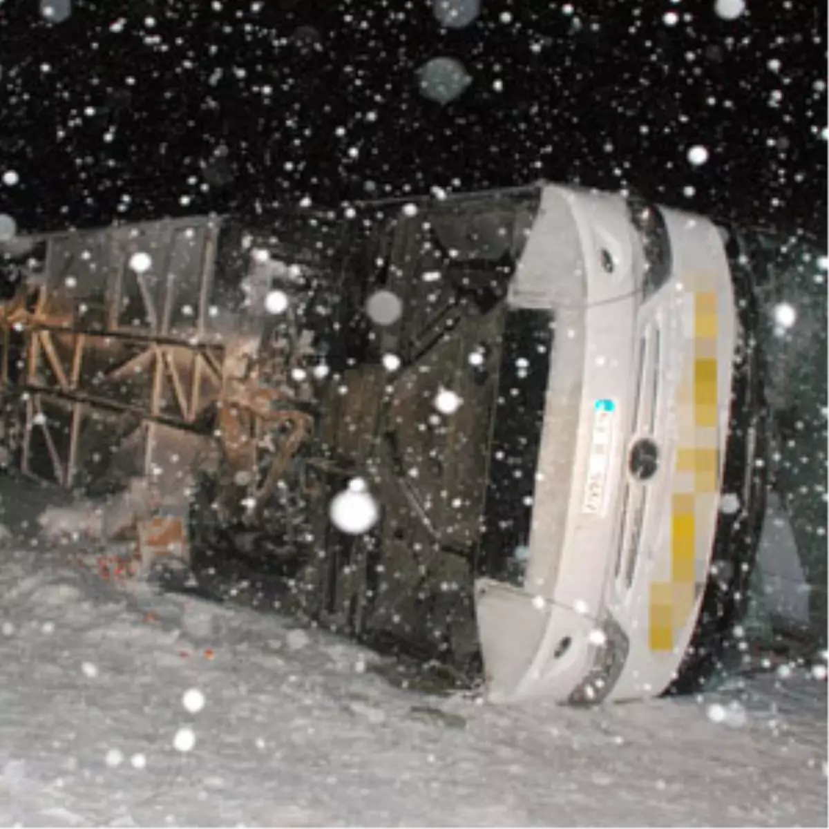 Konya\'da Yolcu Otobüsü Devrildi