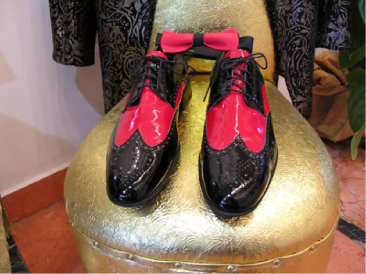 2012\'nin Modası Kırmızı Smokin