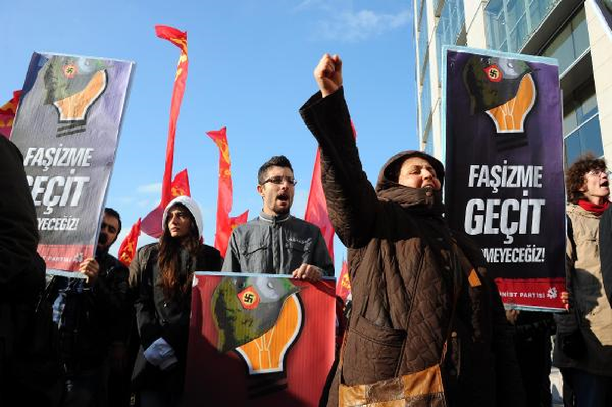 Adliye Önünde Tutuklu Gazetecilere Destek Eylemi