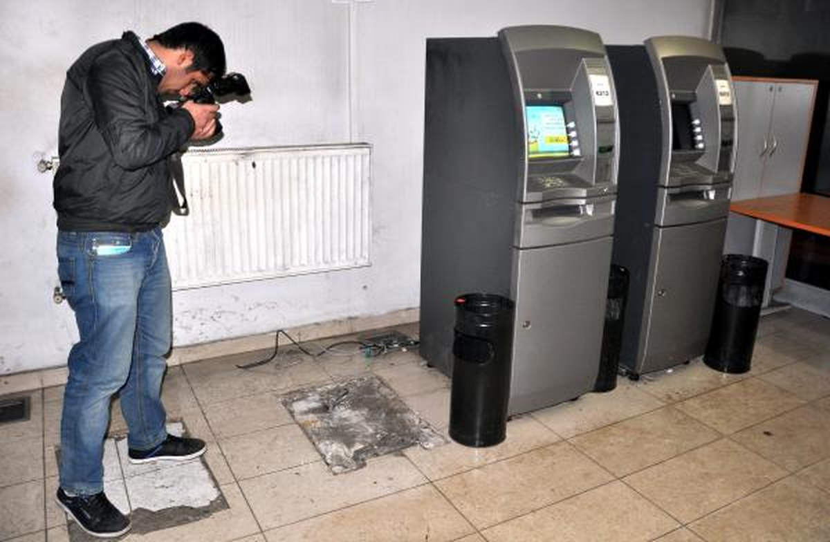 ATM'yi Kökünden Götürdüler