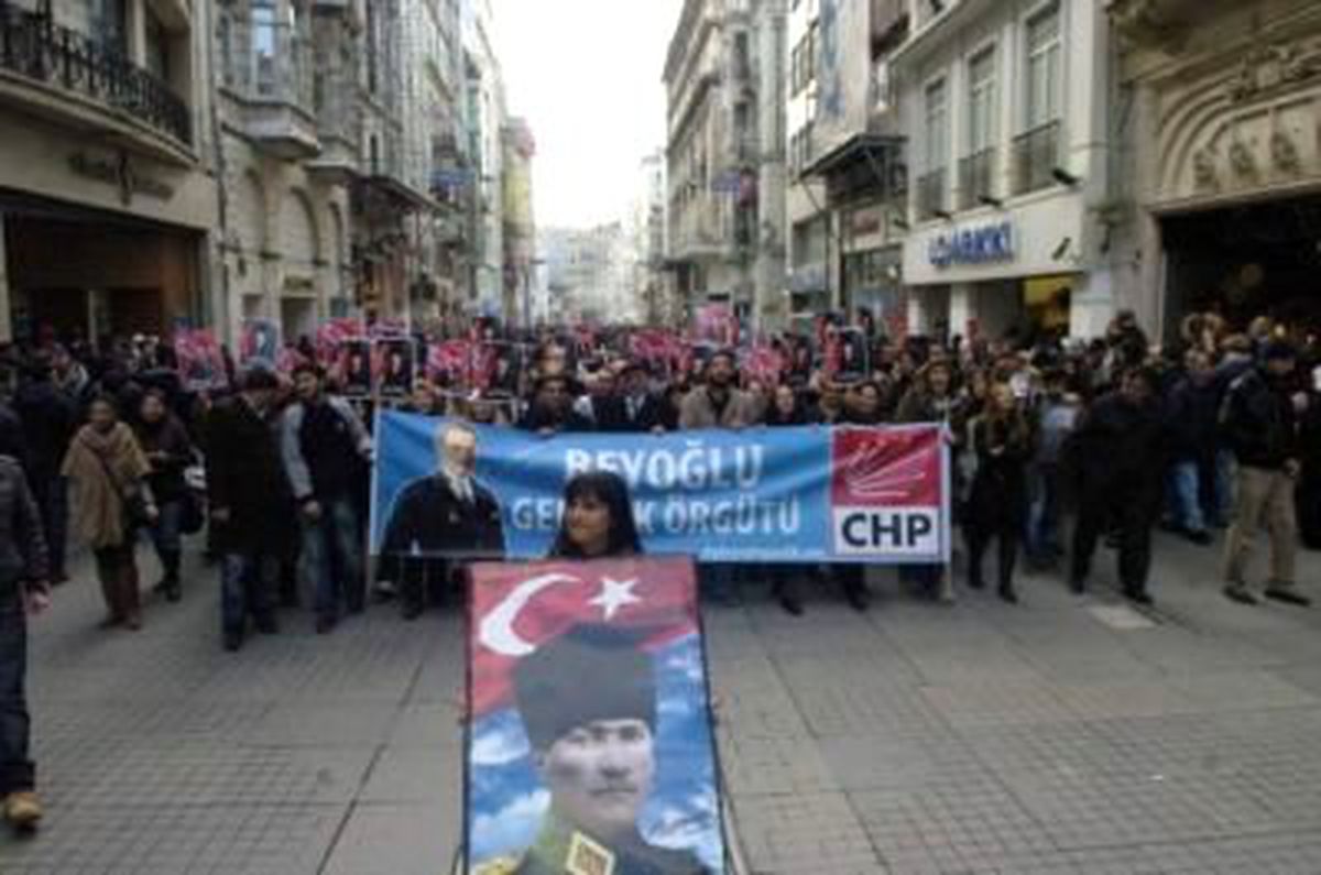 CHP'liler Türköne'yi Protesto Etti