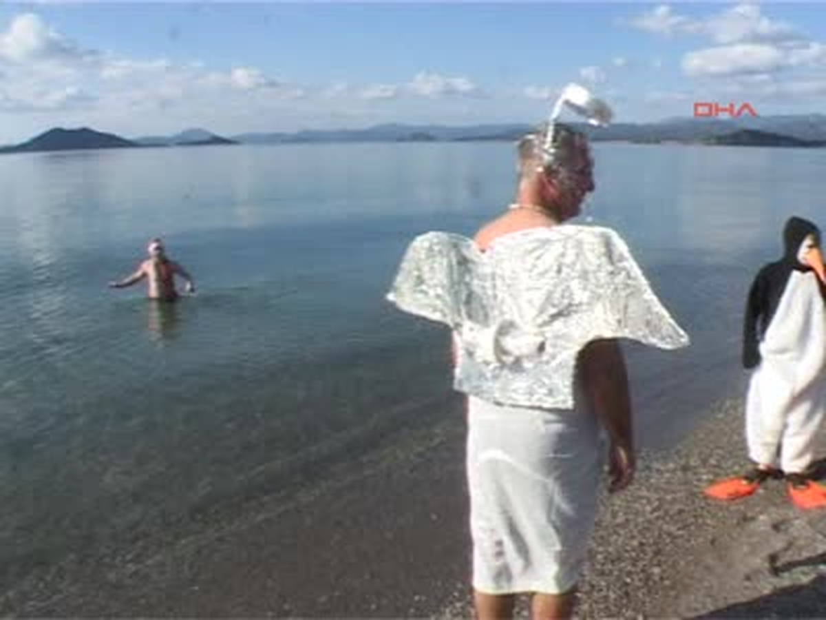 Fethiye'de Çocuklar İçin Noel'i Denize Kutladılar