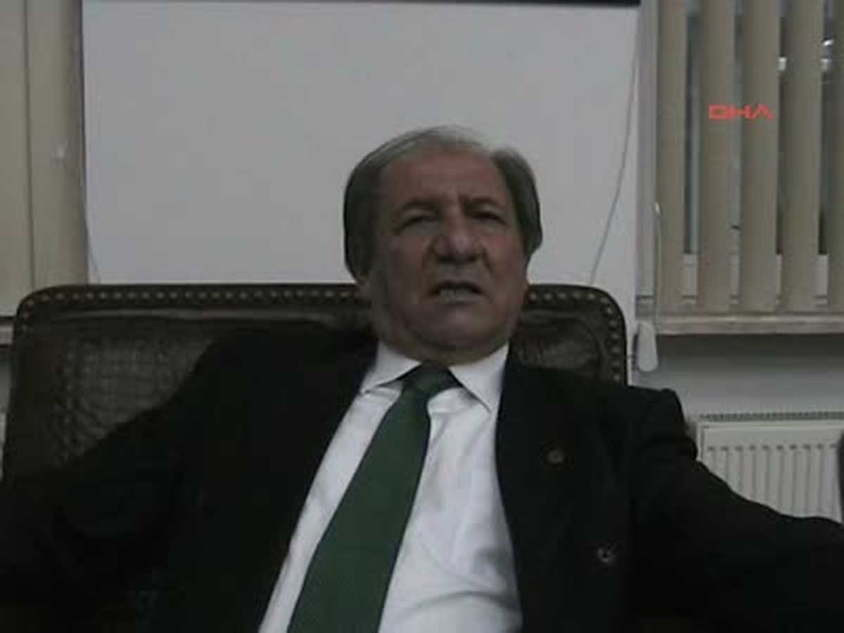 Kars Valisi Heykel Krizine El Koydu