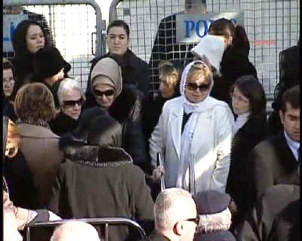 Tansu Çiller'e Emine Erdoğan Eşlik Etti