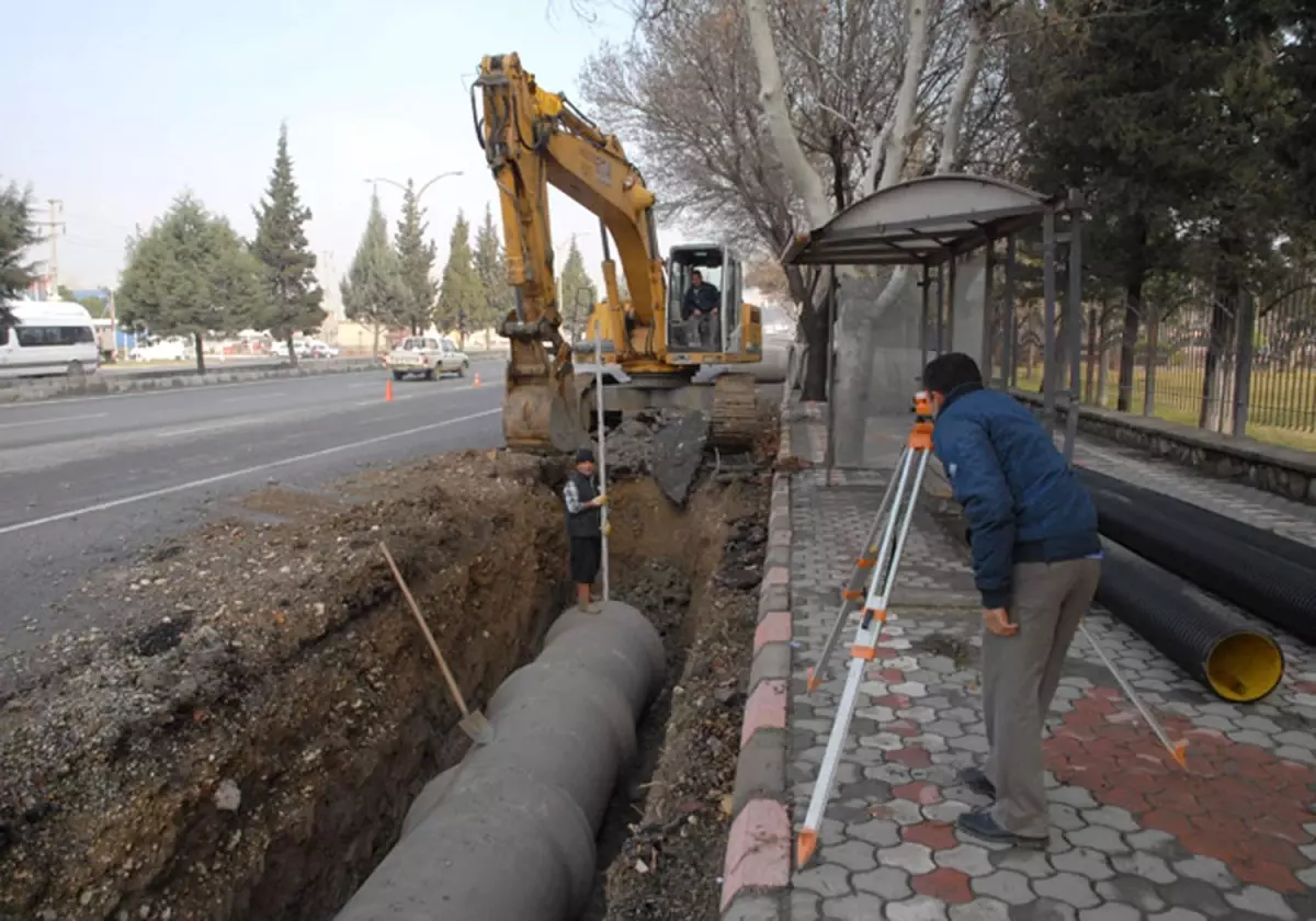 Yağmur Suyu Hattı Döşemeleri Tam Gaz