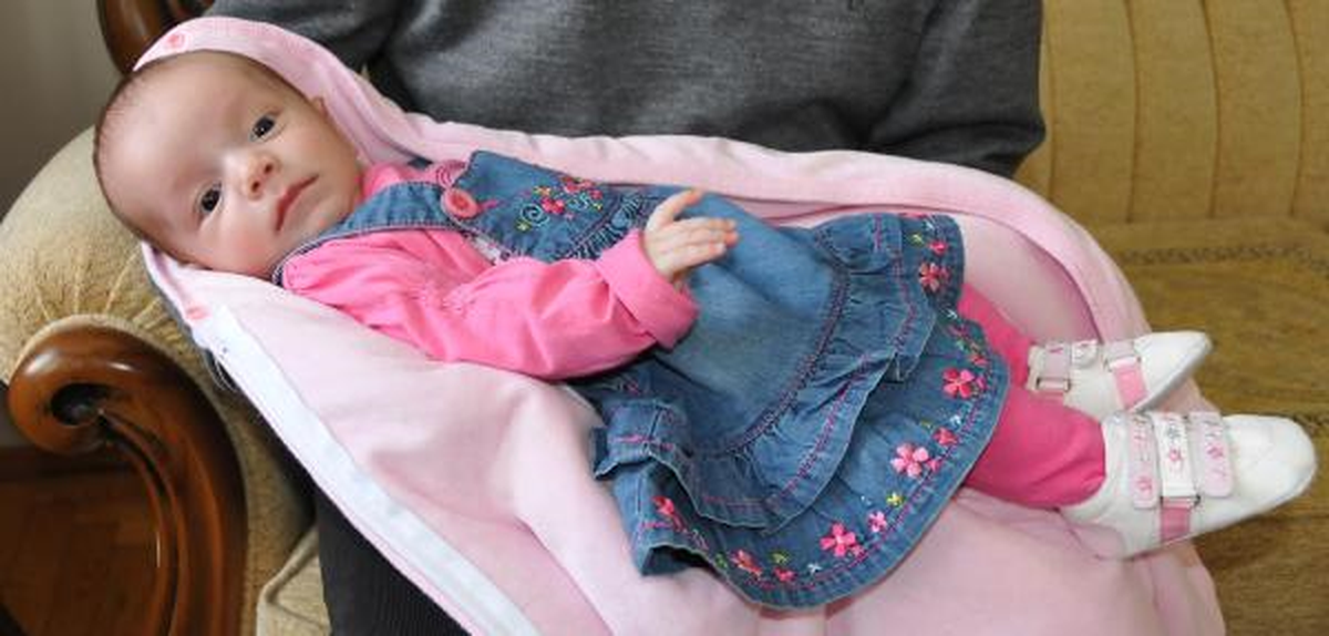 Azra Bebek 2,5 Aylık Oldu, Kundaktan Çıktı