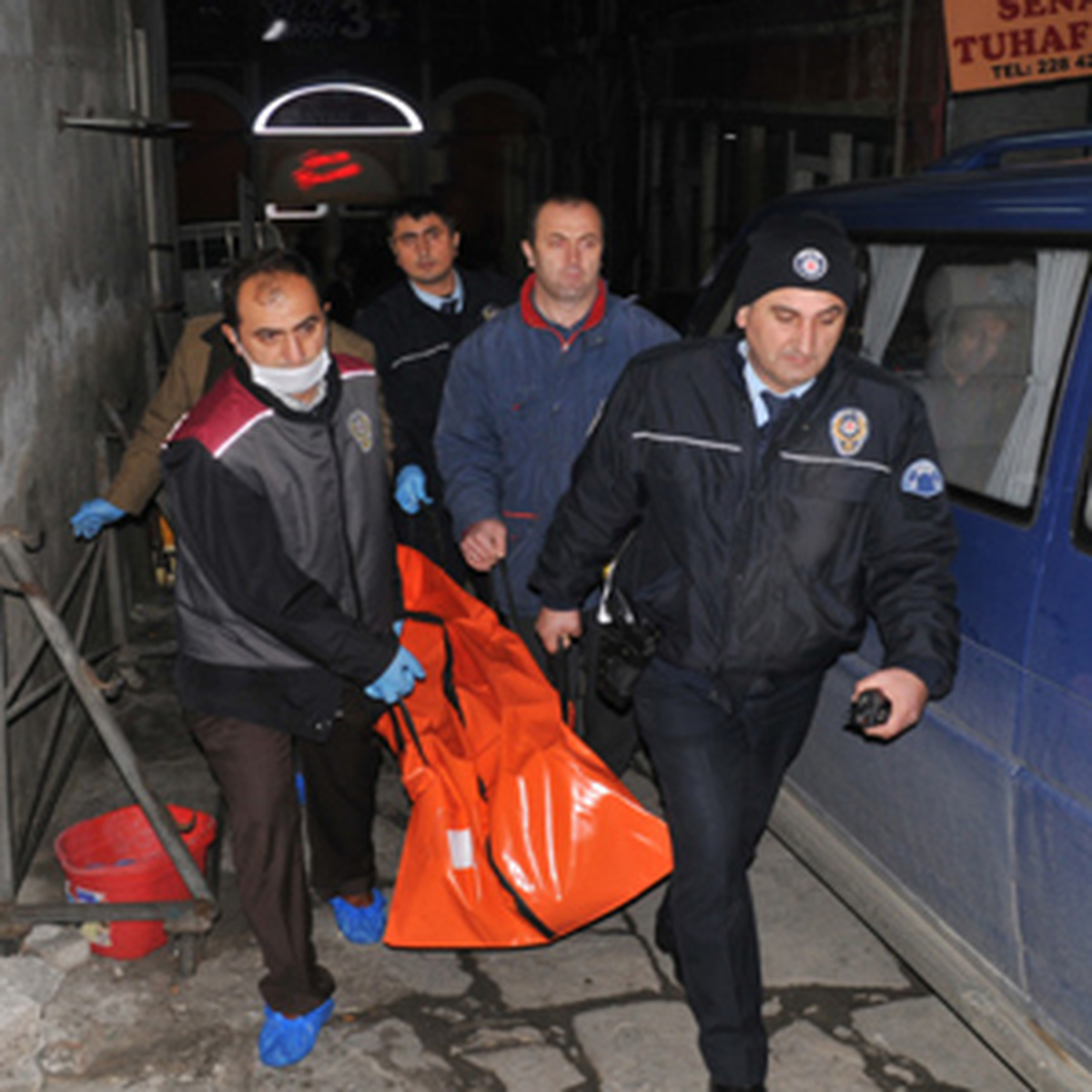 Barda Kadın Garson Öldürdü