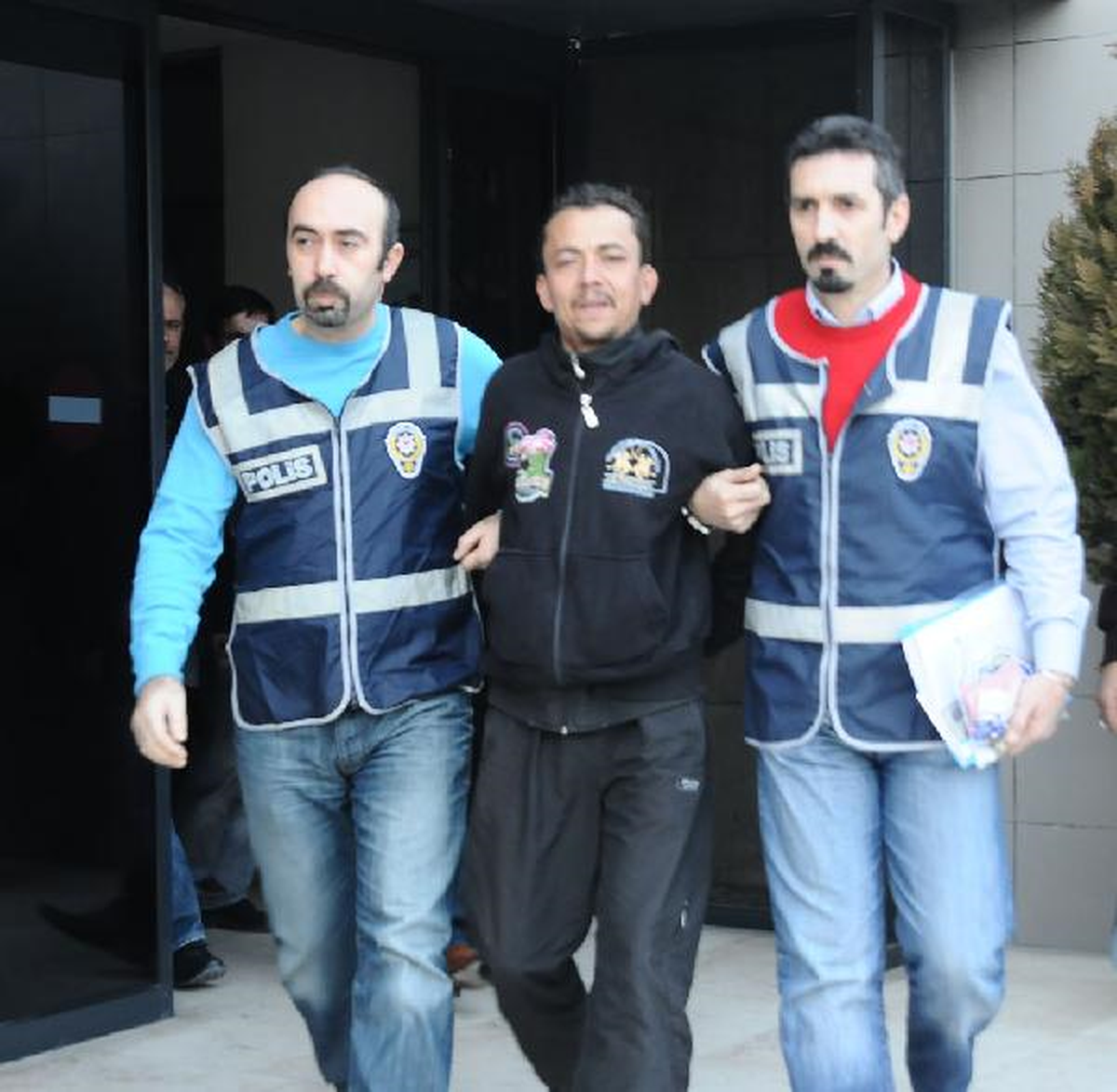 Çaycı, Banka Soygununu 69 Saniyede Böyle Gerçekleştirdi (2)