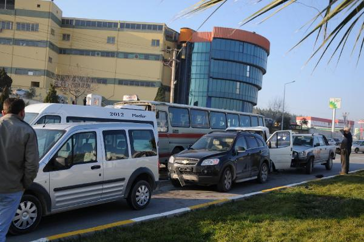 Denizli'de Zincirleme Kaza, 16 Kişi Yaralandı