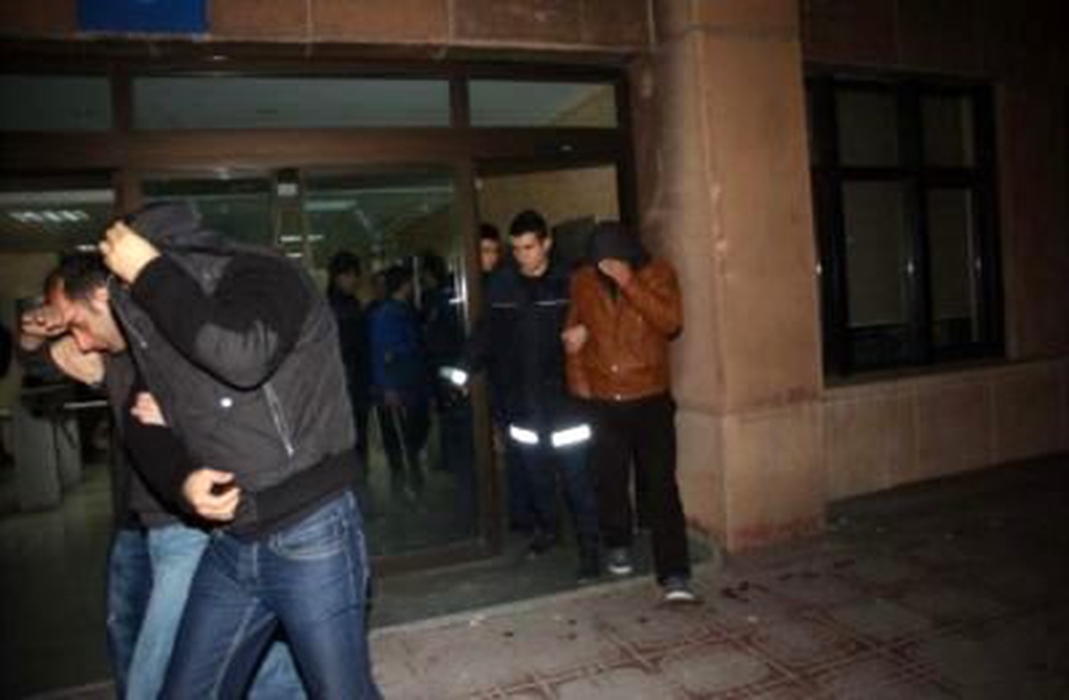 Fuhuş Operasyonunda Gözaltına Alınanlar Sağlık Kontrolünden Geçirildi