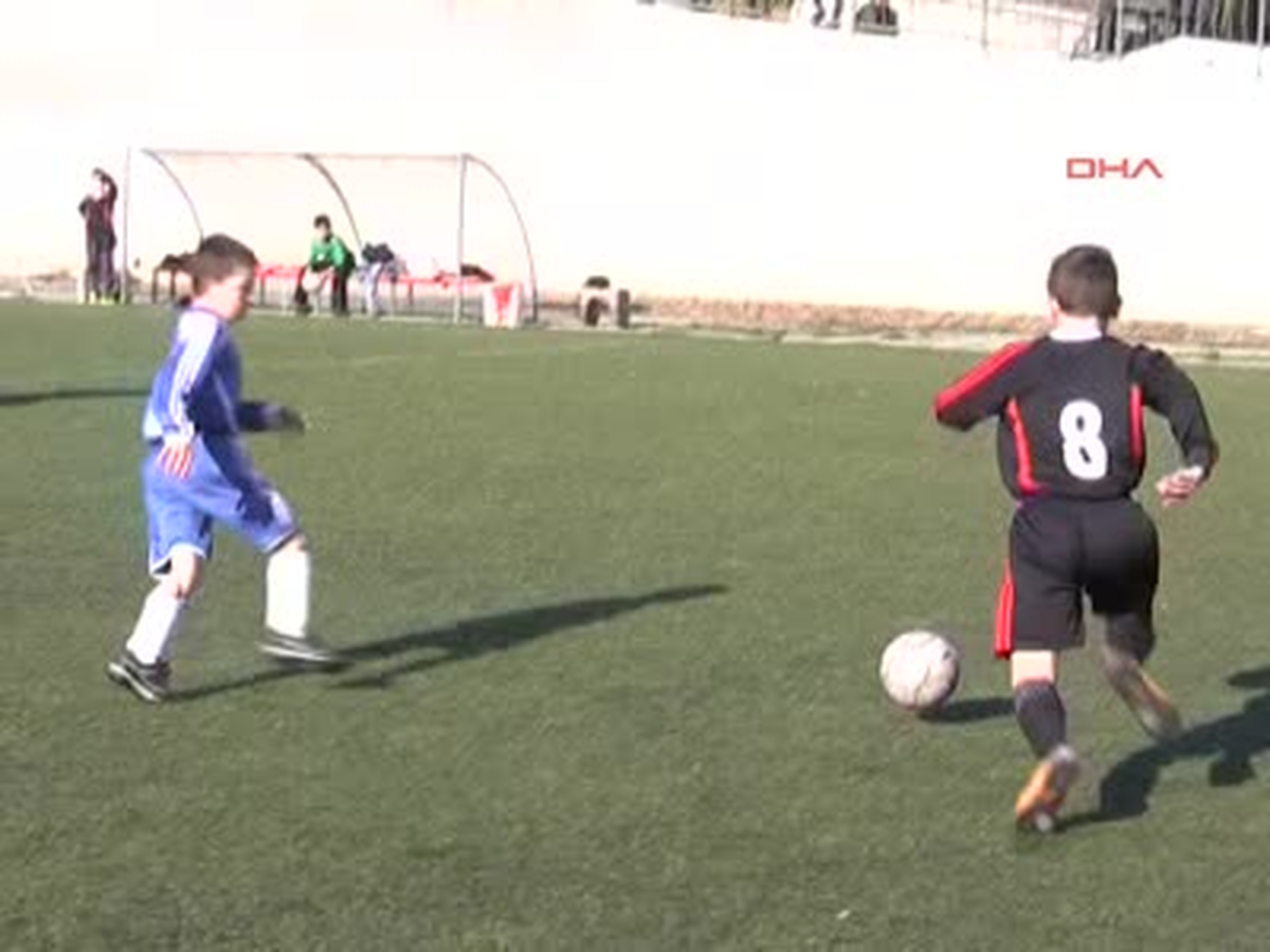 Futbol Maçında Oyundan Alınınca Ağladı
