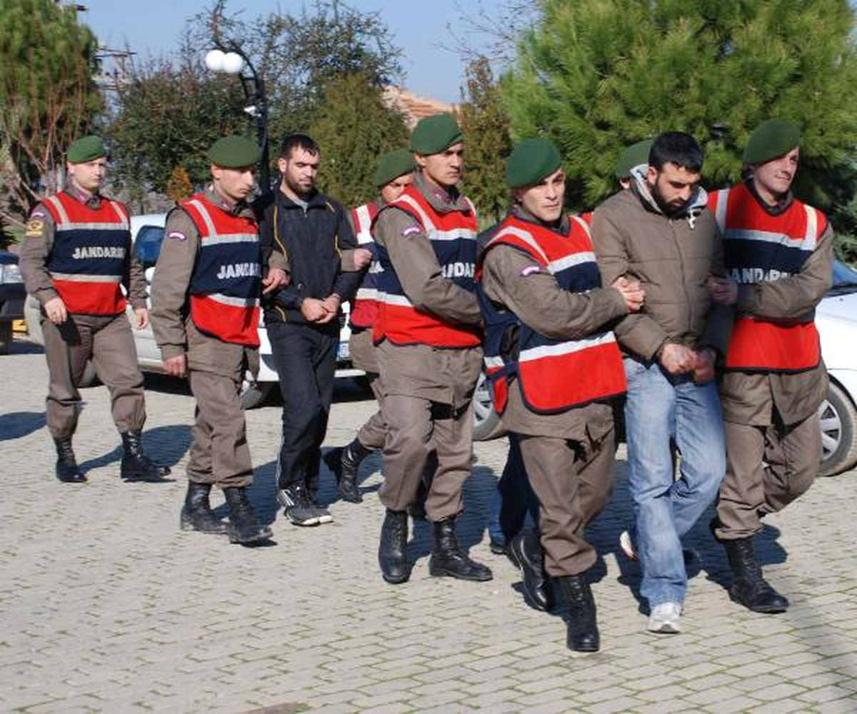 Hırsızlık Çetesine Sabaha Karşı Operasyon: 16 Gözaltı
