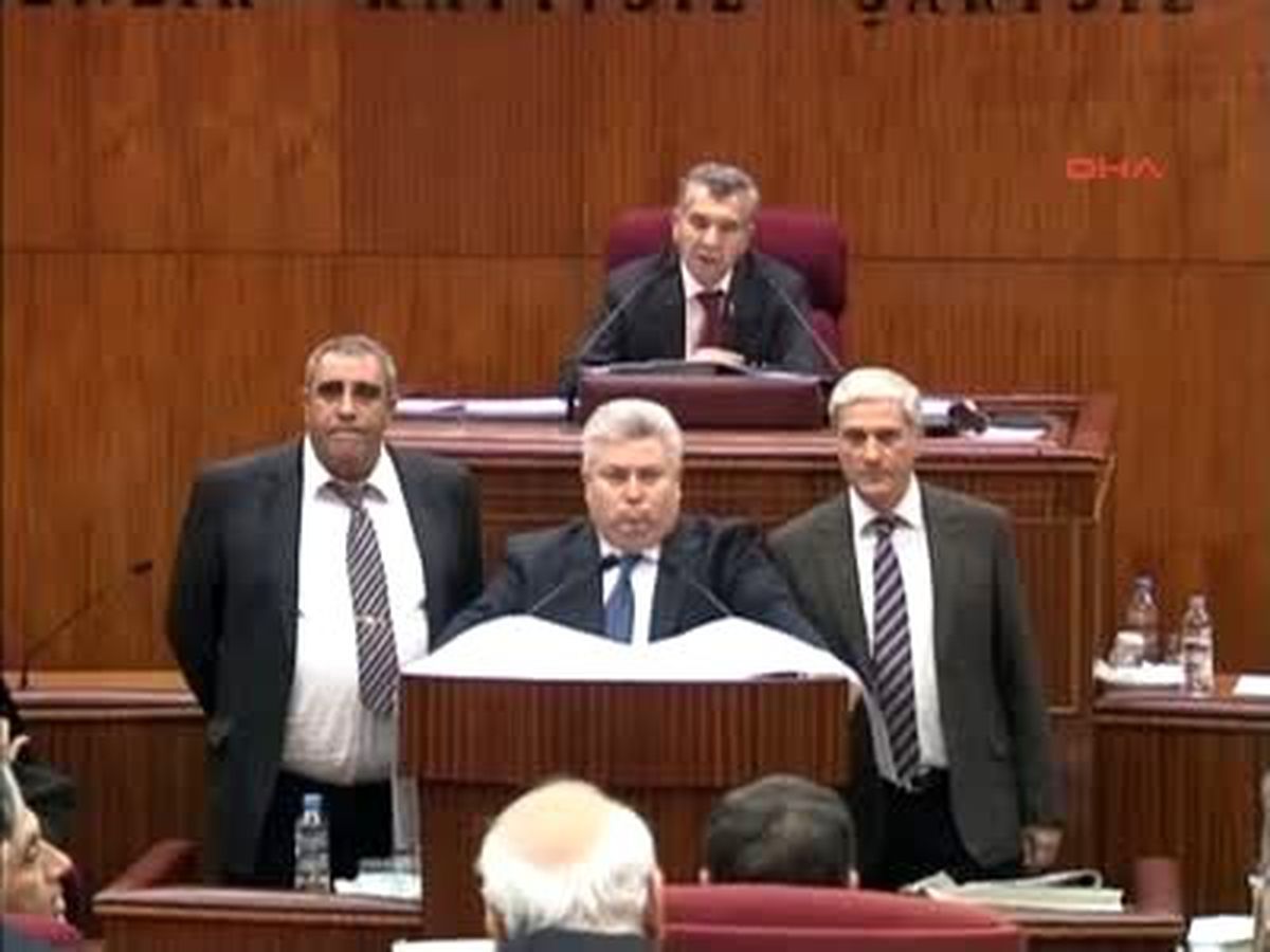 KKTC Meclisi'nde Yine Kavga