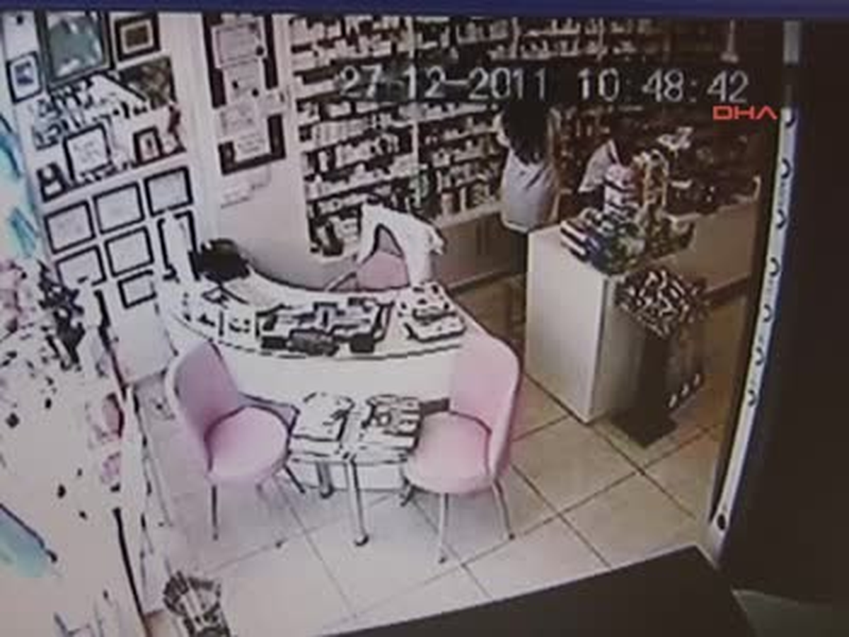 Deprem Onları Kuşadası'nda Da Buldu