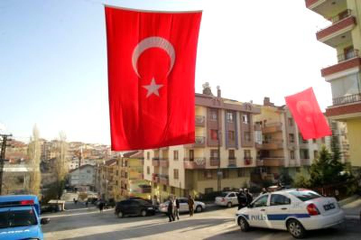 Şehit Polisin Baba Ocağına Ateş Düştü